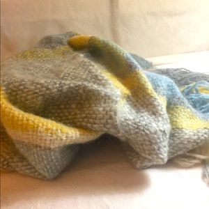 Vintage Hand-loomed Warm Woolen Throw